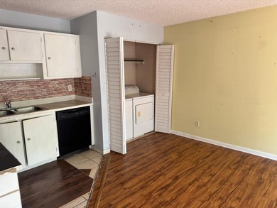 Investor Special or Perfect First-Time Home! Don't miss this - photo 19
