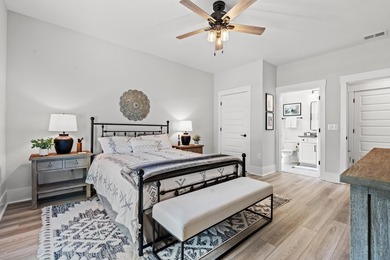 This stunning Dunwoody home is loaded with designer upgrades and - photo 24