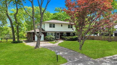 Rare and incredibly unique expanded oversized Colonial offering - photo 2