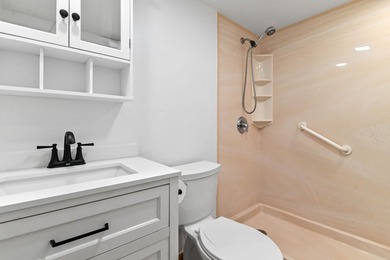 Welcome to this charming 1-bedroom, 1.5-bathroom corner-unit - photo 14