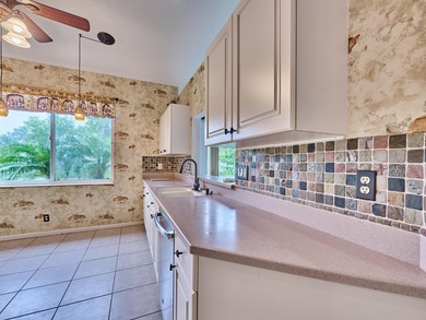 AMAZING OPPORTUNITY TO OWN A 3/2/2 WATERFRONT HOME IN EXCLUSIVE - photo 28