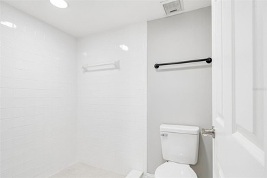 Welcome to the one-of-a-kind Dolly Bay condo. This unique - photo 16
