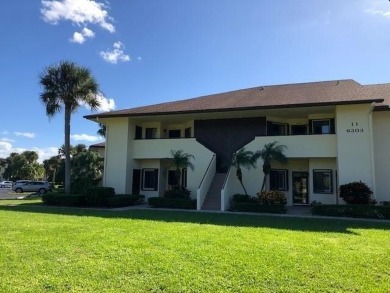 (private lake, pond, creek) Condo For Sale in Hobe Sound Florida