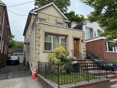An exquisite detached single-family duplex residence situated in - photo 1