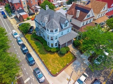 Rare offering on prestigious Ridge Boulevard. This corner - photo 3