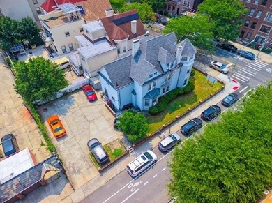 Rare offering on prestigious Ridge Boulevard. This corner - photo 5