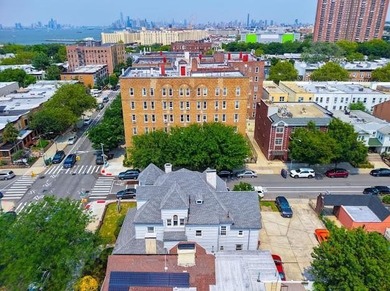 Rare offering on prestigious Ridge Boulevard. This corner - photo 8
