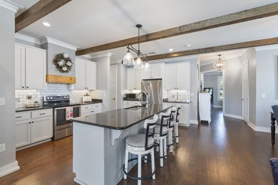 This stunning 2015 built, FURNISHED Bayfront home, with 2164 Sq - photo 13
