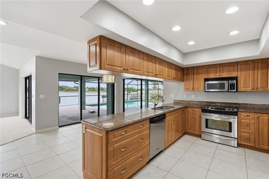 Experience the ultimate Southwest Florida waterfront lifestyle - photo 13