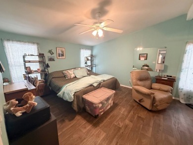 Step into comfort and convenience with this charming 1992 Cavco