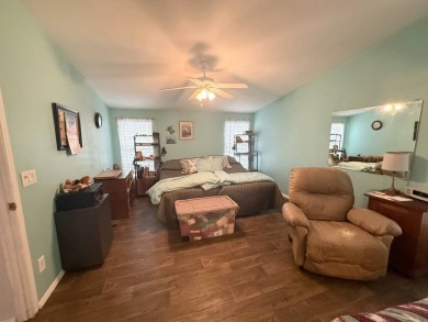 Step into comfort and convenience with this charming 1992 Cavco