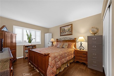 Beautifully upgraded 2 bedroom + den, 2 bath condo with approx - photo 15