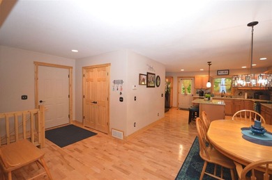 Welcome home to the tranquility of Earl Street! Set on a one - photo 16