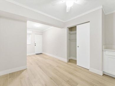 HUGE POOL HOUSE!!!! GREAT OPPORTUNITY!!!! This house has 5 - photo 16