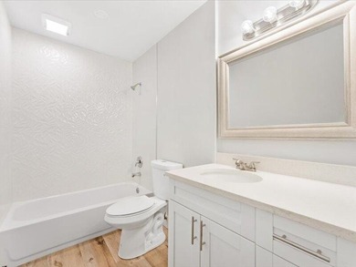 HUGE POOL HOUSE!!!! GREAT OPPORTUNITY!!!! This house has 5 - photo 17