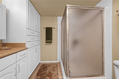 Beautifully upgraded 2 bedroom + den, 2 bath condo with approx - photo 18