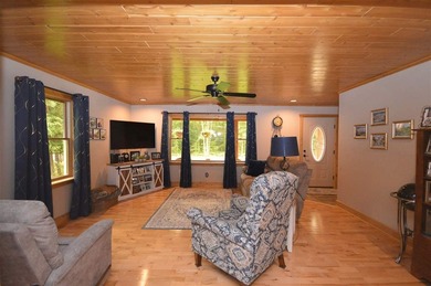 Welcome home to the tranquility of Earl Street! Set on a one - photo 18