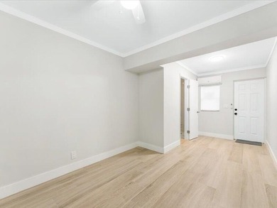 HUGE POOL HOUSE!!!! GREAT OPPORTUNITY!!!! This house has 5 - photo 18