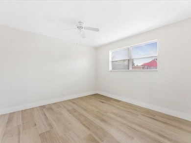 HUGE POOL HOUSE!!!! GREAT OPPORTUNITY!!!! This house has 5 - photo 19
