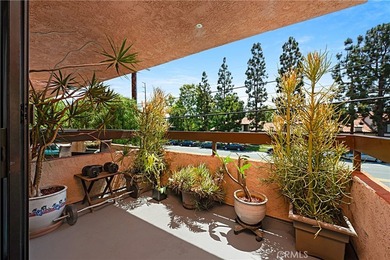 Beautifully upgraded 2 bedroom + den, 2 bath condo with approx - photo 20