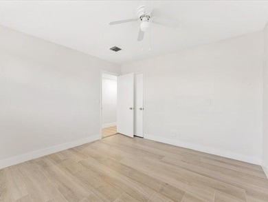 HUGE POOL HOUSE!!!! GREAT OPPORTUNITY!!!! This house has 5 - photo 20