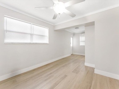 HUGE POOL HOUSE!!!! GREAT OPPORTUNITY!!!! This house has 5 - photo 21