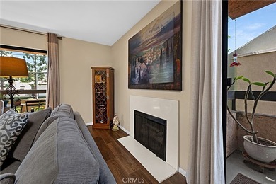 Beautifully upgraded 2 bedroom + den, 2 bath condo with approx - photo 22