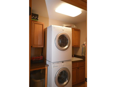 Welcome home to the tranquility of Earl Street! Set on a one - photo 24