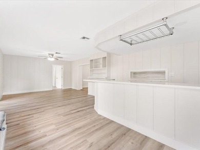 HUGE POOL HOUSE!!!! GREAT OPPORTUNITY!!!! This house has 5 - photo 26