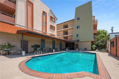 Beautifully upgraded 2 bedroom + den, 2 bath condo with approx - photo 32