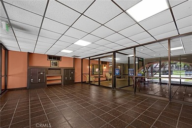 Beautifully upgraded 2 bedroom + den, 2 bath condo with approx - photo 36