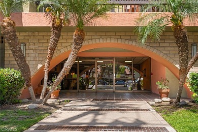 Beautifully upgraded 2 bedroom + den, 2 bath condo with approx - photo 39
