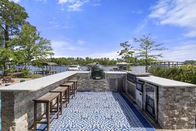 This stunning 2015 built, FURNISHED Bayfront home, with 2164 Sq - photo 43