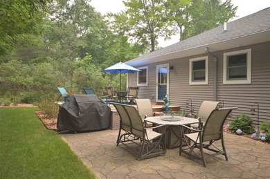 Welcome home to the tranquility of Earl Street! Set on a one - photo 43