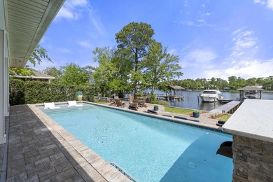 This stunning 2015 built, FURNISHED Bayfront home, with 2164 Sq - photo 46