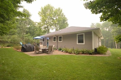 Welcome home to the tranquility of Earl Street! Set on a one - photo 47