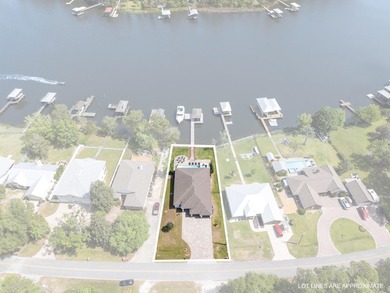 This stunning 2015 built, FURNISHED Bayfront home, with 2164 Sq - photo 54
