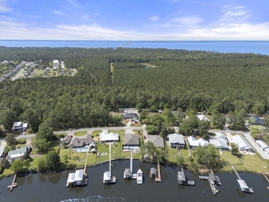 This stunning 2015 built, FURNISHED Bayfront home, with 2164 Sq - photo 57