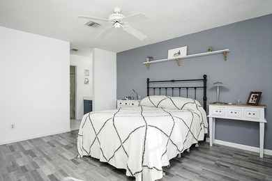 Beautifully updated 2-bedroom, 2-bath second-floor condo located - photo 19