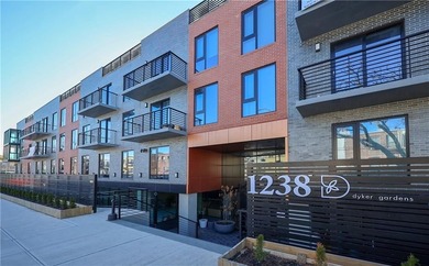 This lovely 1-bedroom apartment is located in the - photo 1