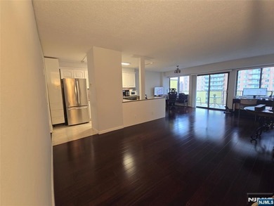 Spectacular 1 bedroom apt. near HMC. This fully remodeled apt