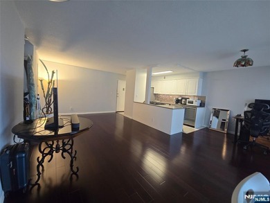 Spectacular 1 bedroom apt. near HMC. This fully remodeled apt