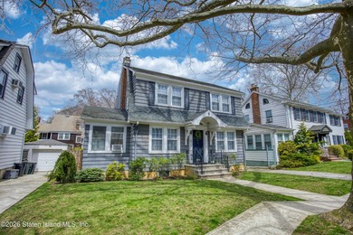 Charming and sun-filled, this 3-bedroom, 2-bath, 1,528 sq ft - photo 1