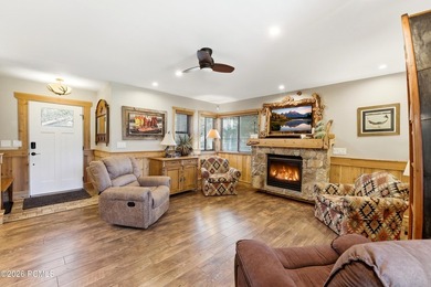 Row-end Hidden Creek townhome ideally located in Canyons Village - photo 1
