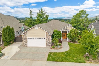 (private lake, pond, creek) Home For Sale in Eagle Point Oregon