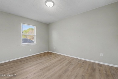 Freshly renovated and move-in ready 3-bedroom, 2-bath home - photo 15