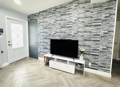 Completely remodeled open concept home in move in condition - photo 21
