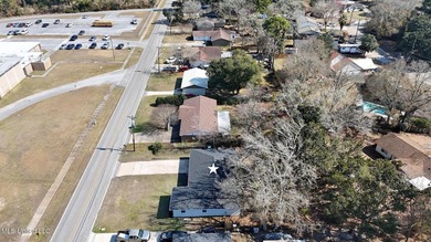 Freshly renovated and move-in ready 3-bedroom, 2-bath home - photo 27