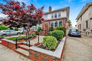 Prime Dyker Heights Location! Welcome to this charming - photo 1