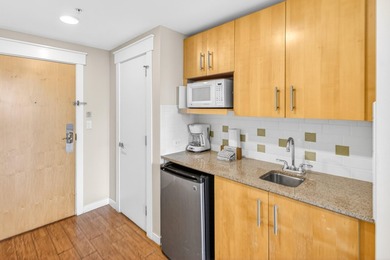 Enjoy stunning bay, golf course, and lake views from this - photo 6